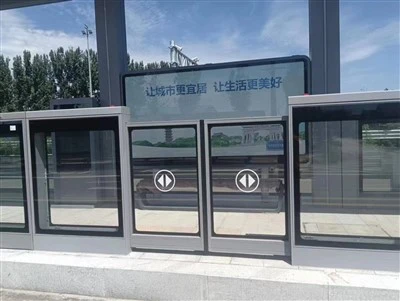 BRT (Bus Rapid Transit) és villamos vasúti tranzit platform árnyékolt biztonsági ajtó