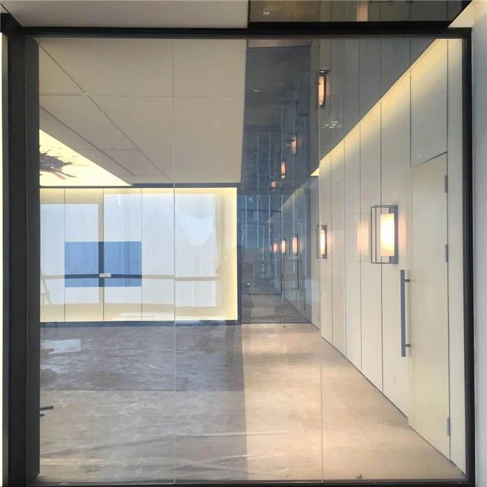 Automatikus fényerő-szabályozó üveg tolóajtó